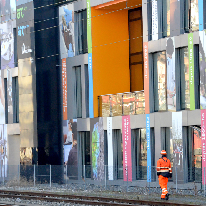 Signalétique mur bâtiment Campus Arc Neuchâtel